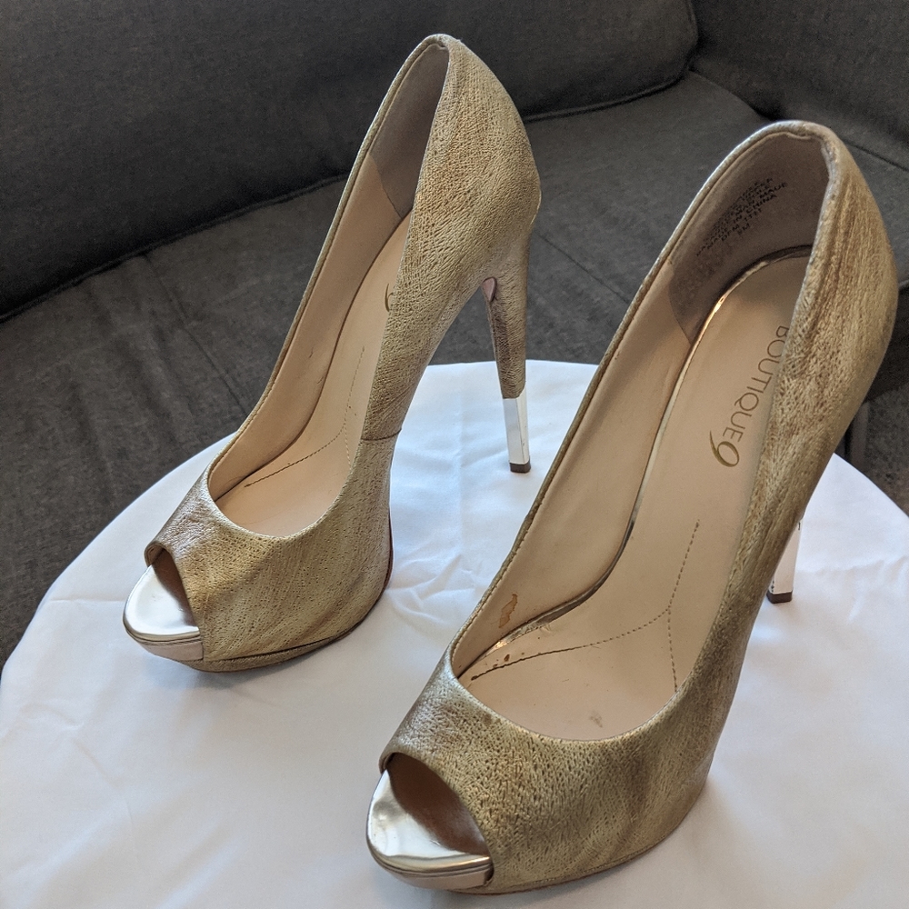Boutique 9 Gold Alanee Pump